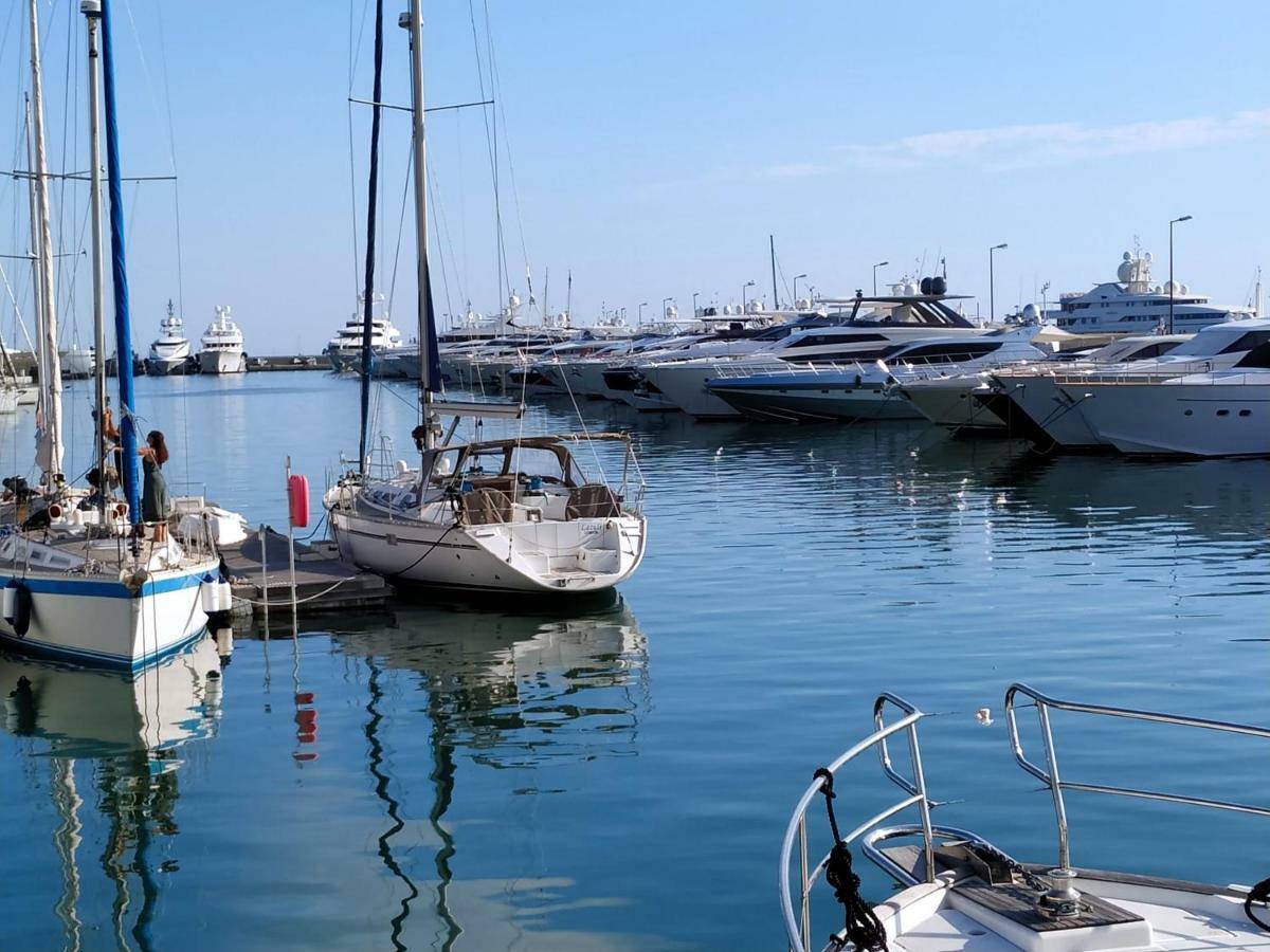 Ferretti 36 ' Bateau A Quai Vieux-Port Cannes Festival La Croisette Экстерьер фото